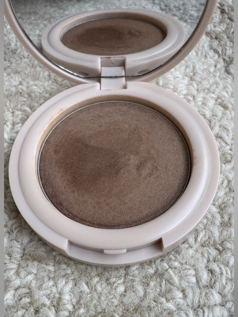 Jones Road Limited Edition Illuminator Compact In Antique Bronze - Picture 4 of 4